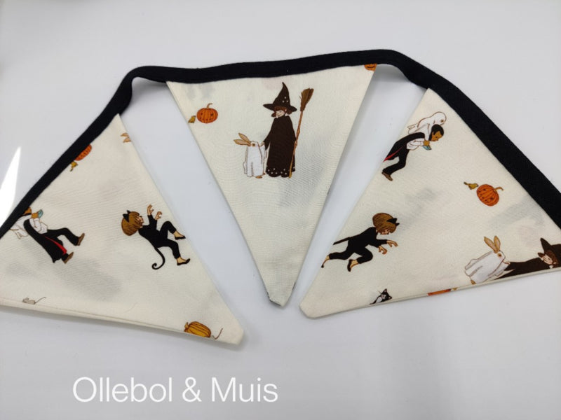 Sustainable flag garland Belle & Boo Halloween print