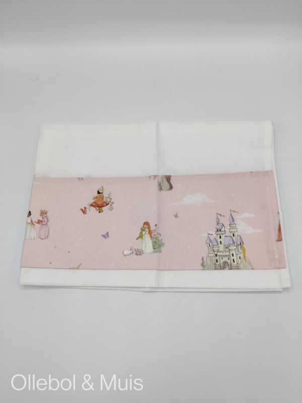 Belle & Boo crib/cot sheet Fairytale Dreams