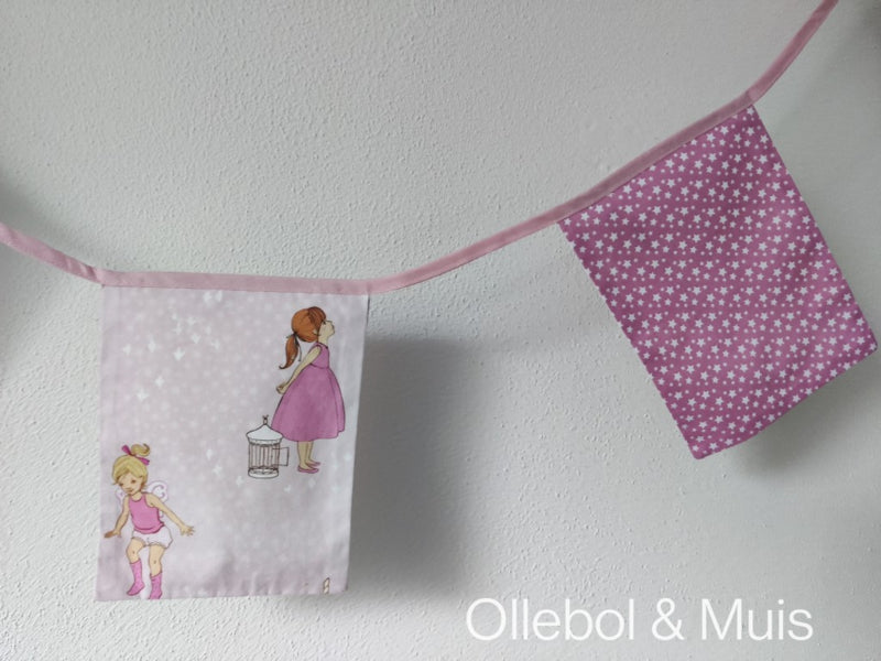 Flagline Ava &amp; Friends with pink panels