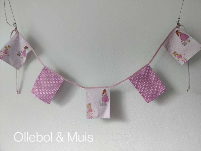 Flagline Ava &amp; Friends with pink panels