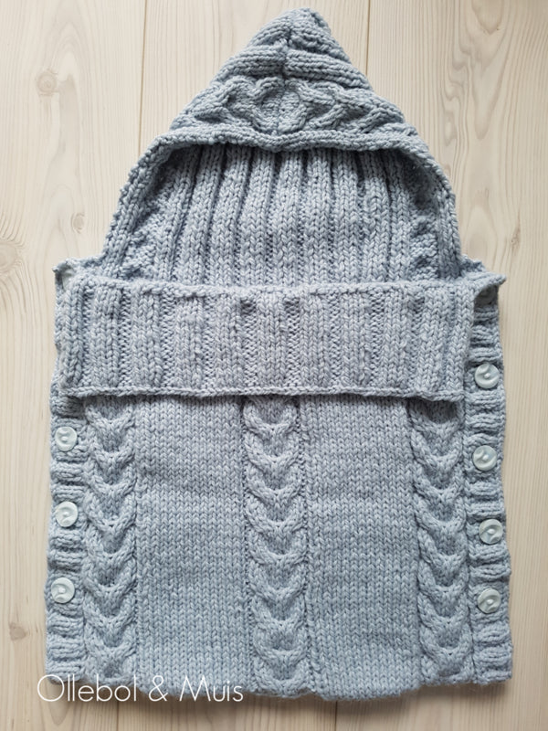 Gestrickter Strampelsack / Fußsack hellblau