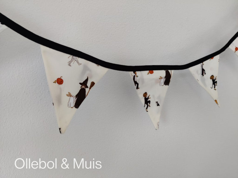 Sustainable flag garland Belle &amp; Boo Halloween print