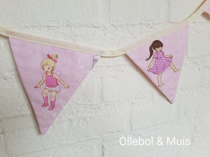 Bunting Ava &amp; Friends