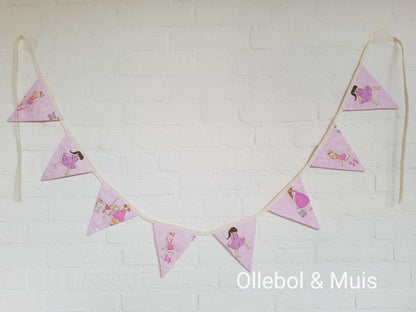 Bunting Ava &amp; Friends