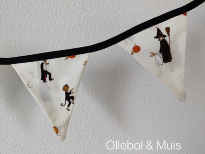 Sustainable flag garland Belle &amp; Boo Halloween print