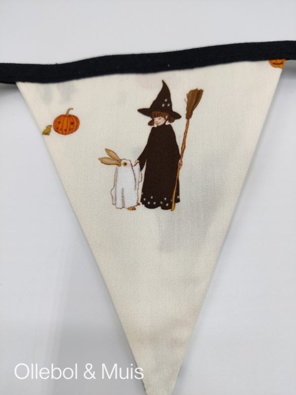 Sustainable flag garland Belle &amp; Boo Halloween print