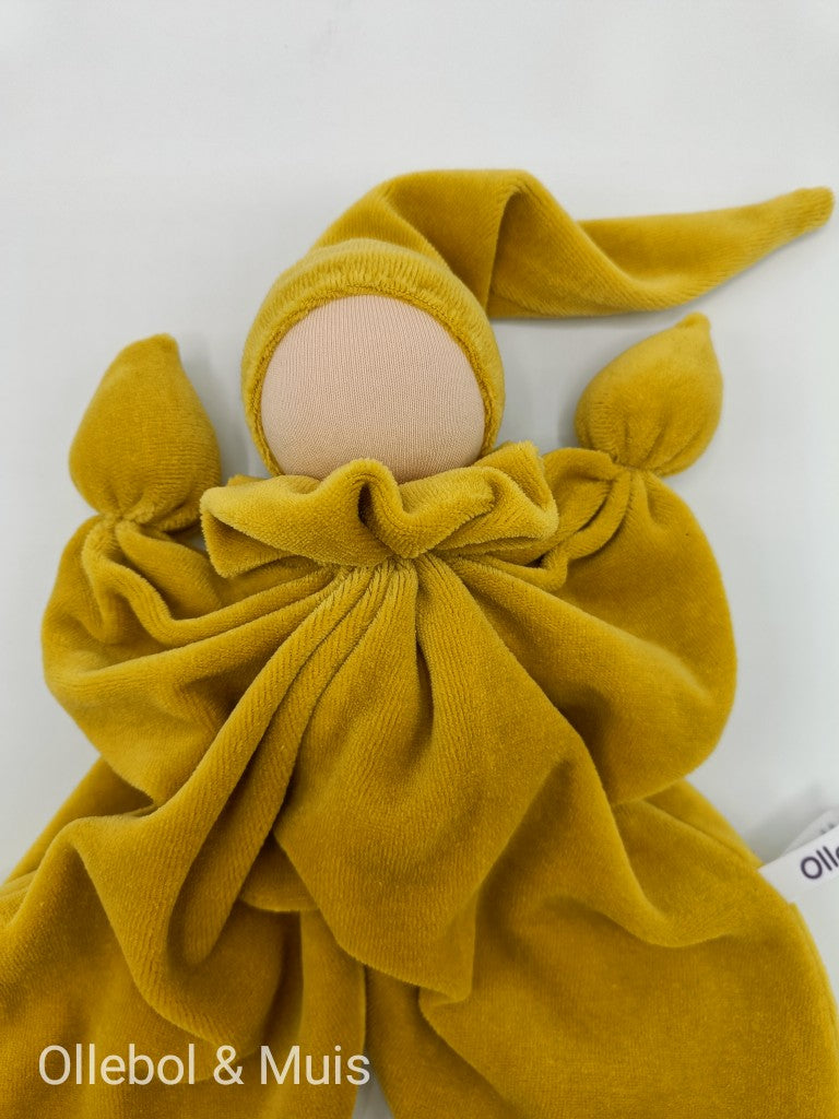 Antroposofisch vlinderpopje okergeel zonder gezichtje