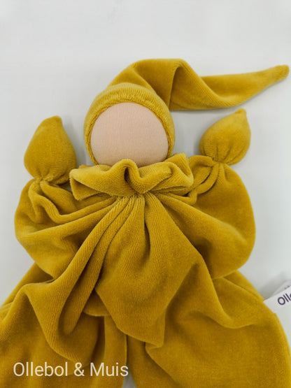 Antroposofisch vlinderpopje okergeel zonder gezichtje