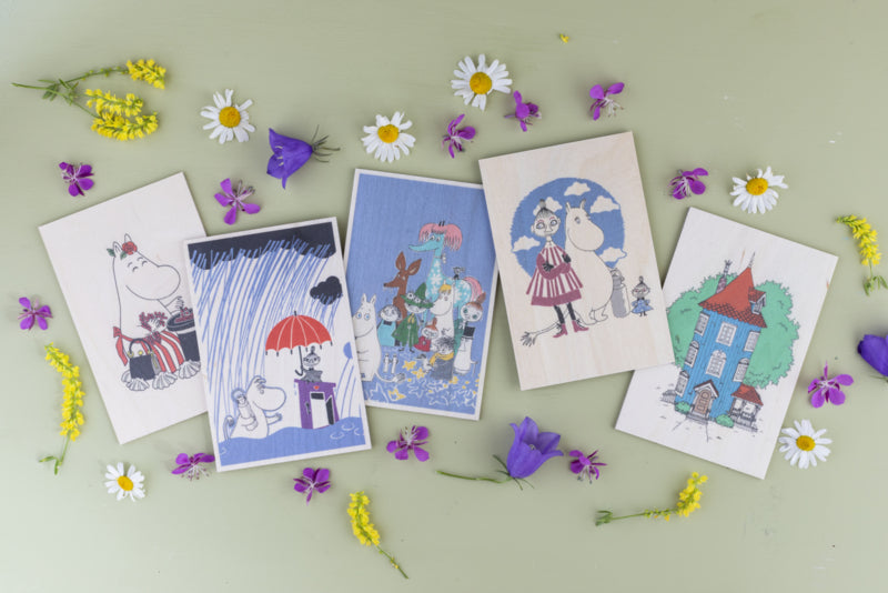 Come to Finland houten kaart Moomins in the rain